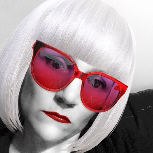 Meet your Posher, Jennifer - Picture 1 of 1